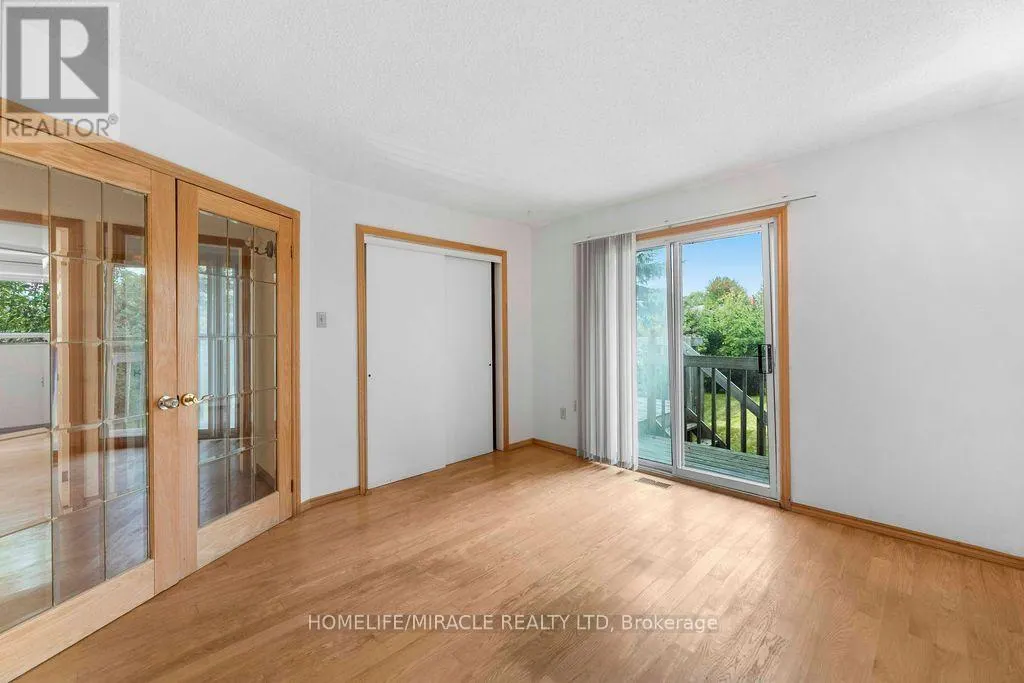 2033 SIMCOE STREET N
