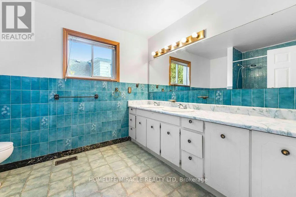 2033 SIMCOE STREET N