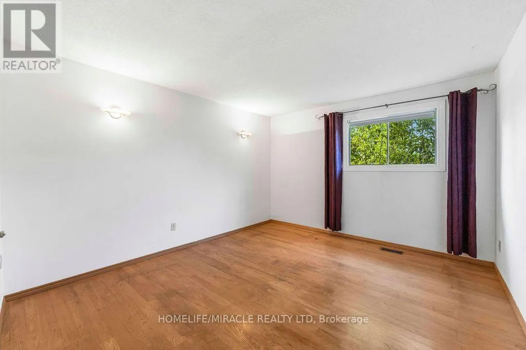 2033 SIMCOE STREET N