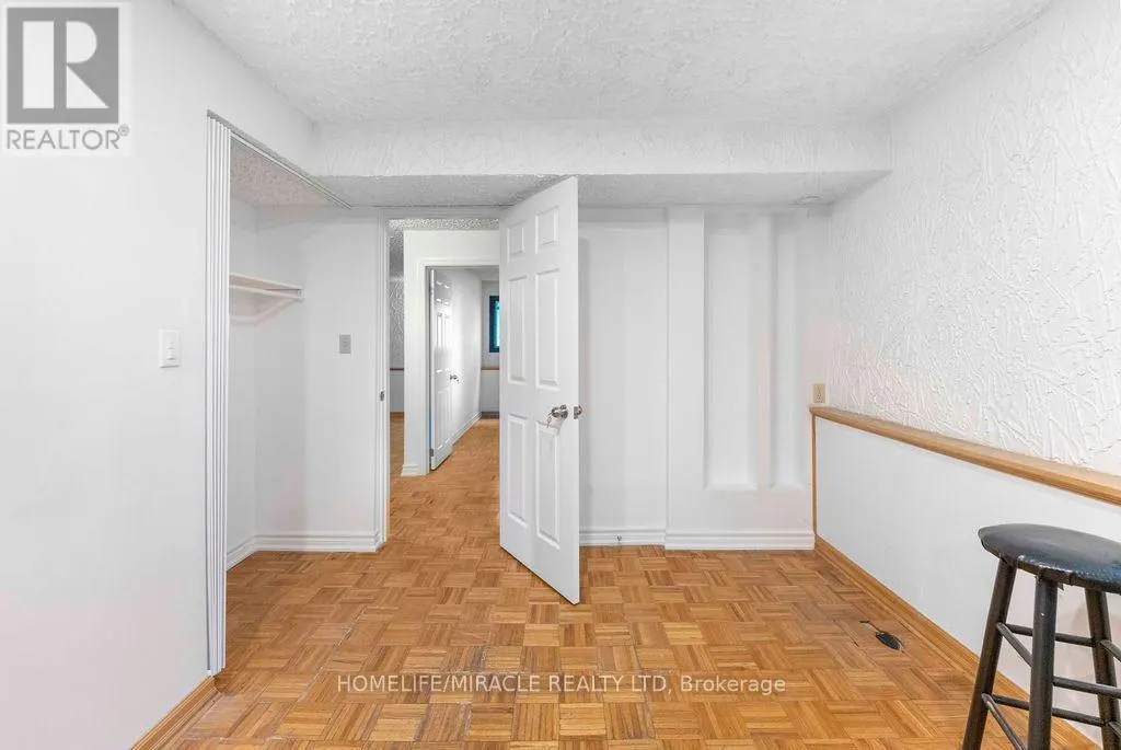 2033 SIMCOE STREET N