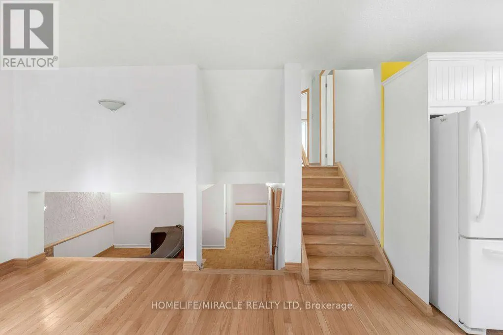 2033 SIMCOE STREET N