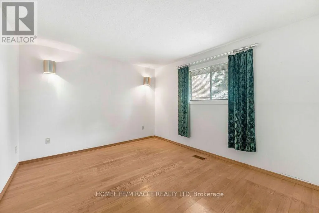 2033 SIMCOE STREET N
