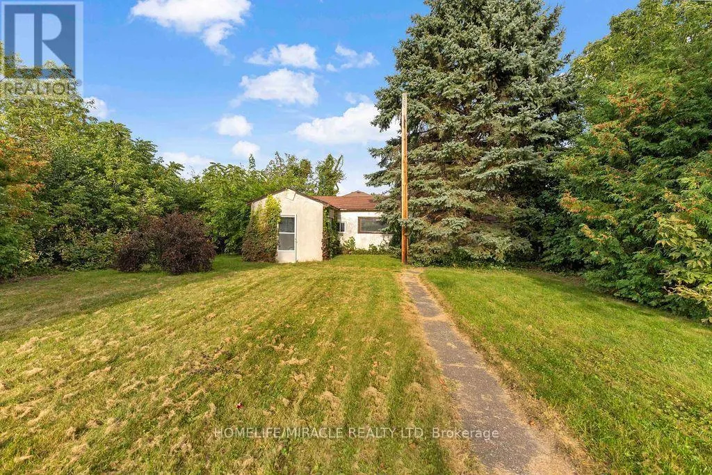 2033 SIMCOE STREET N