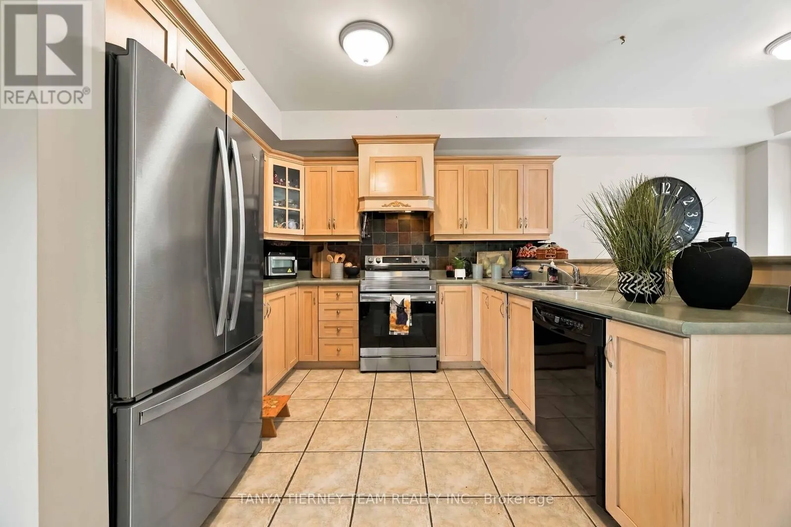 228 SHADOW PLACE