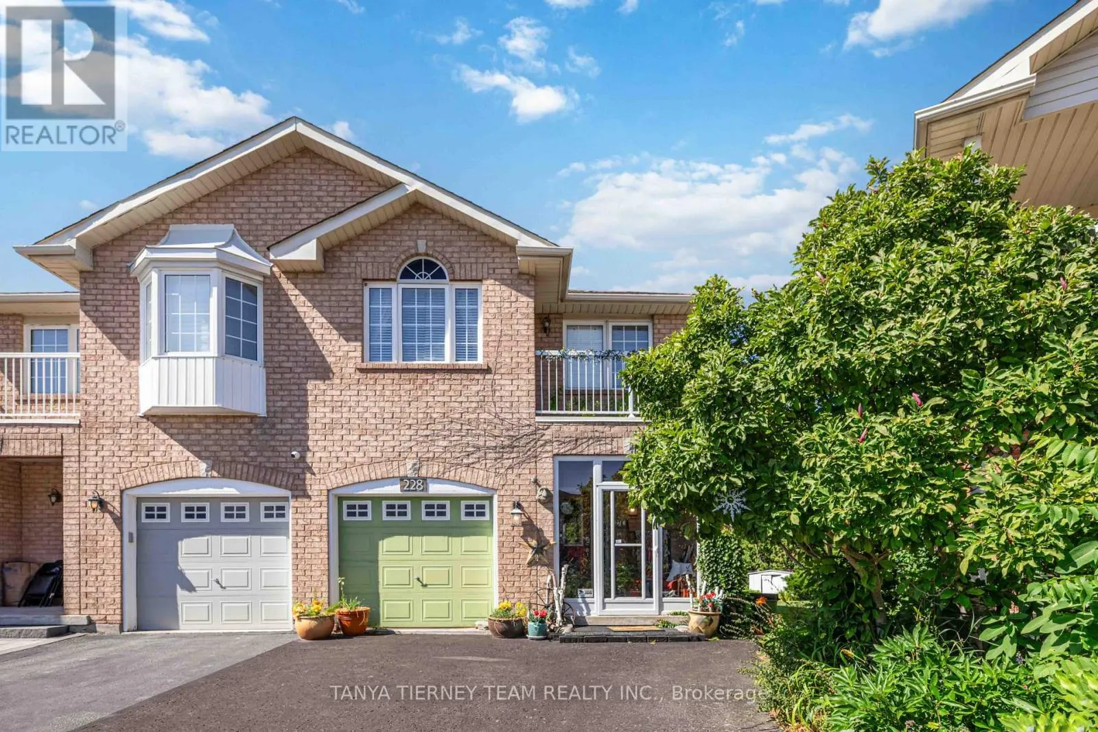 228 SHADOW PLACE