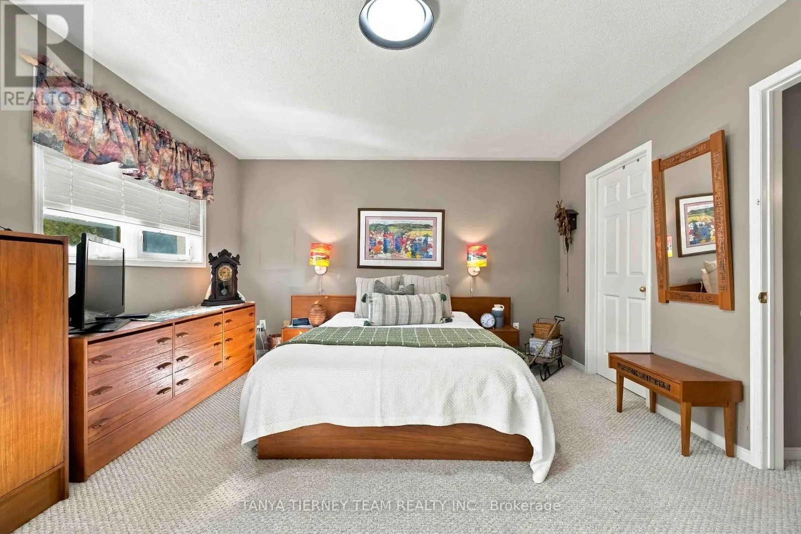 228 SHADOW PLACE