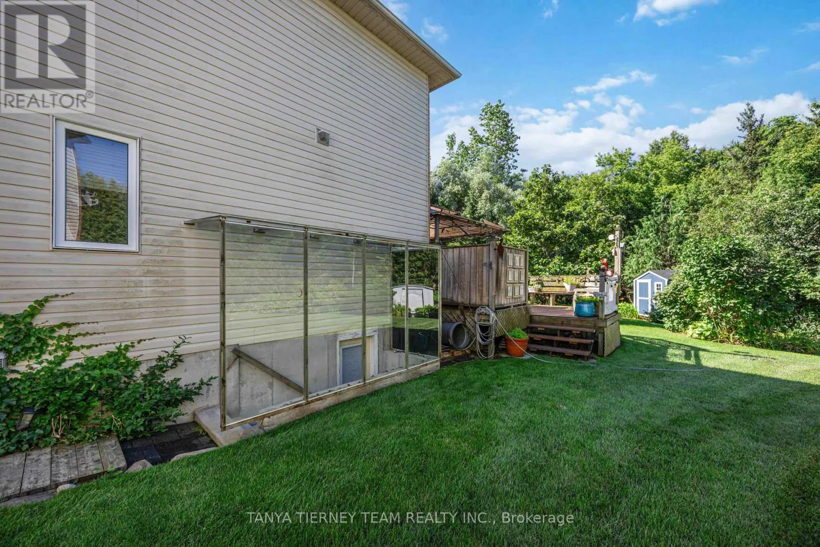 228 SHADOW PLACE