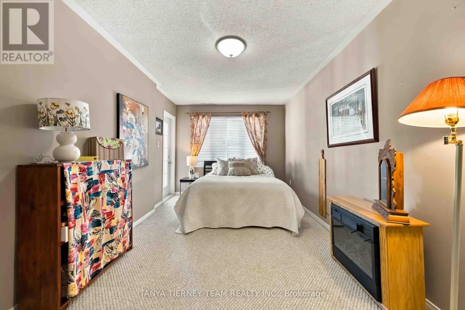 228 SHADOW PLACE