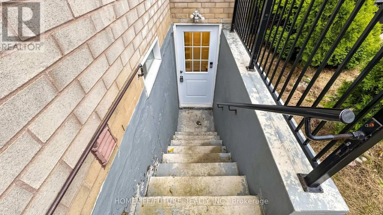 90 BEDELL CRESCENT