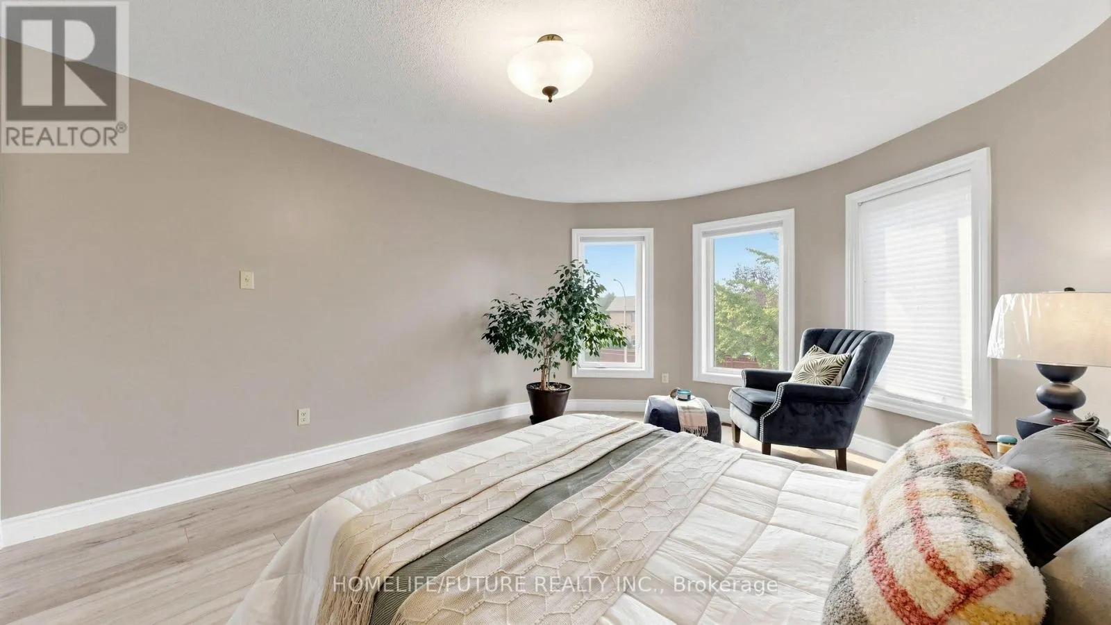 90 BEDELL CRESCENT