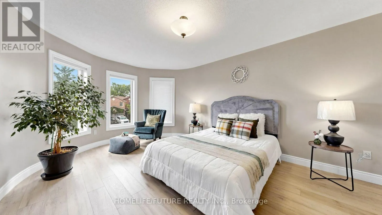 90 BEDELL CRESCENT