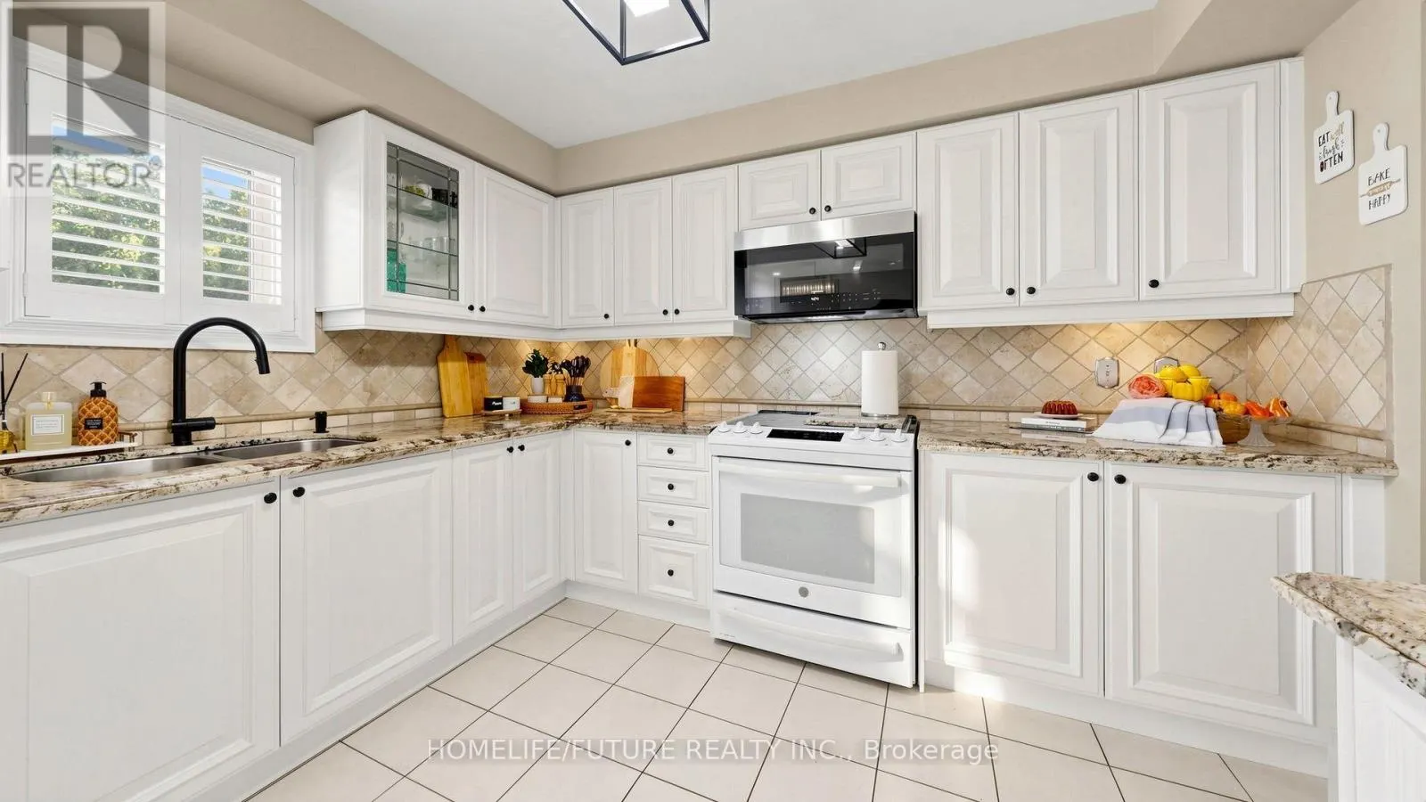 90 BEDELL CRESCENT