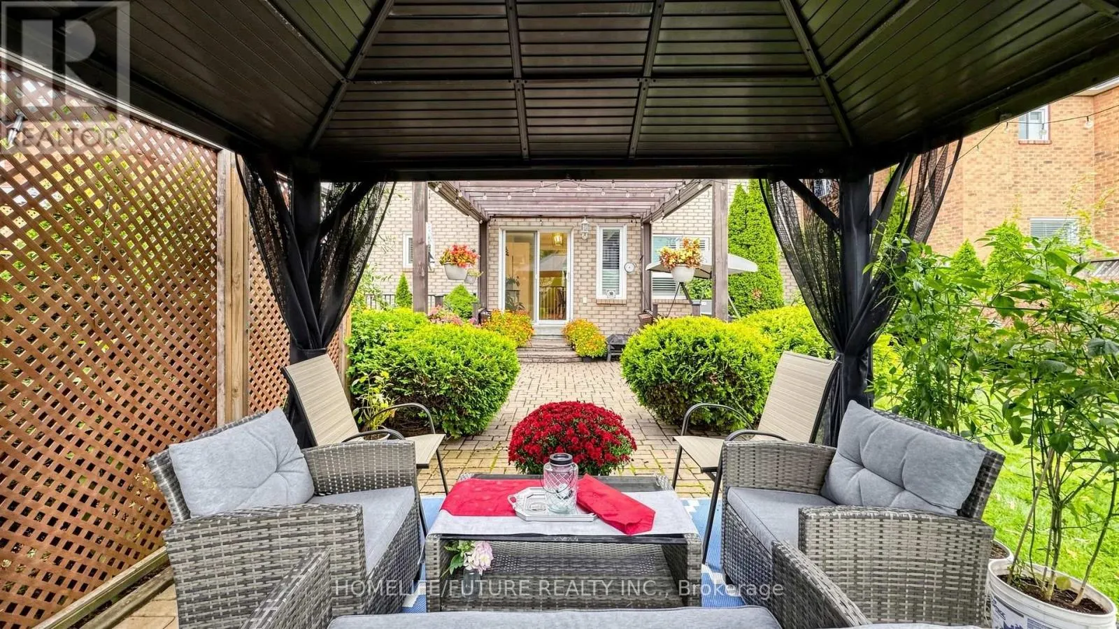 90 BEDELL CRESCENT