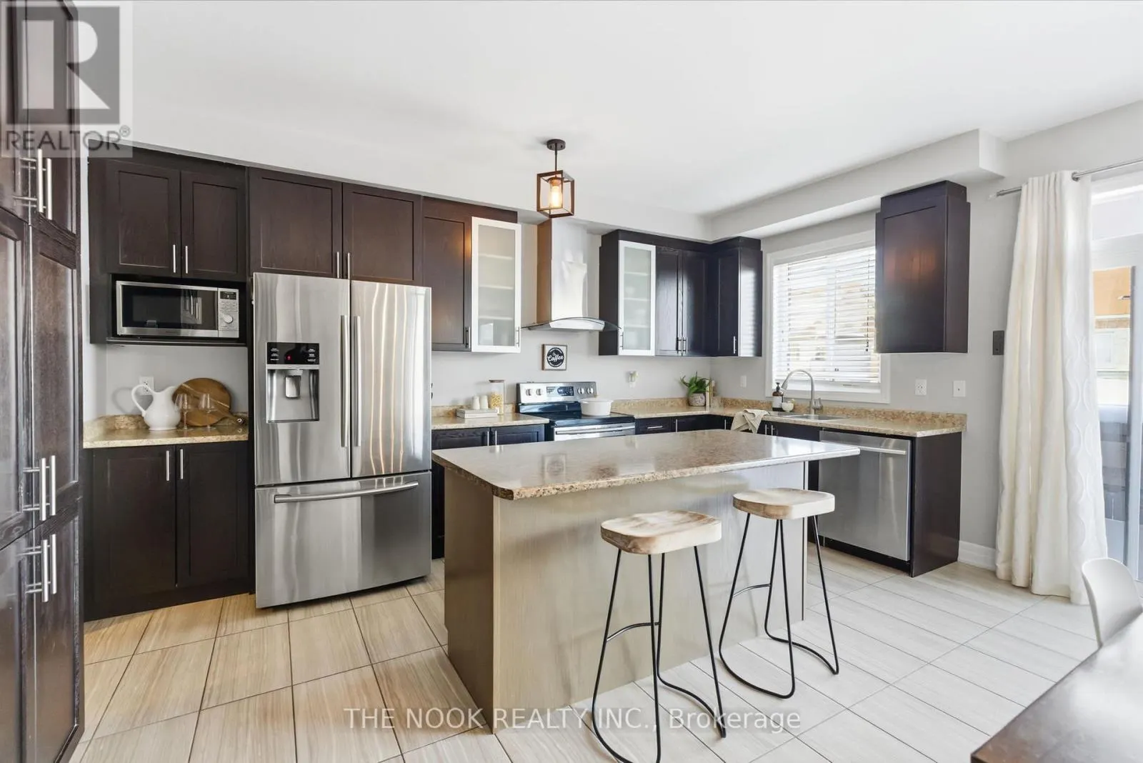 2507 STANDARDBRED DRIVE