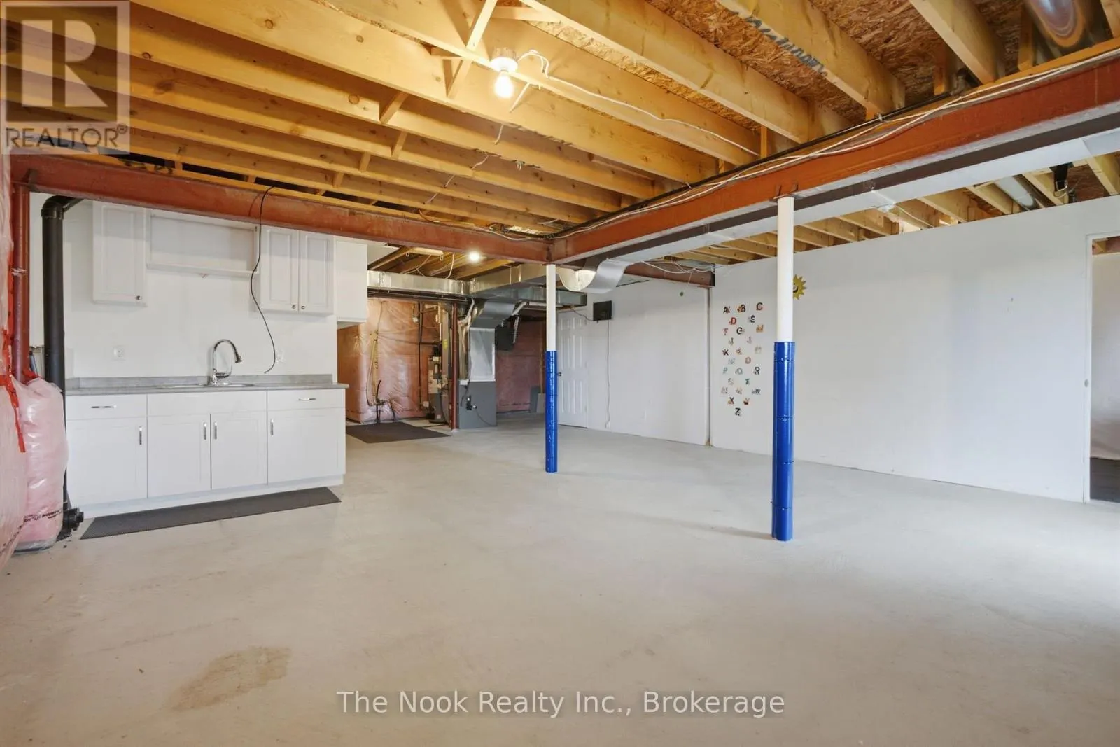 2507 STANDARDBRED DRIVE