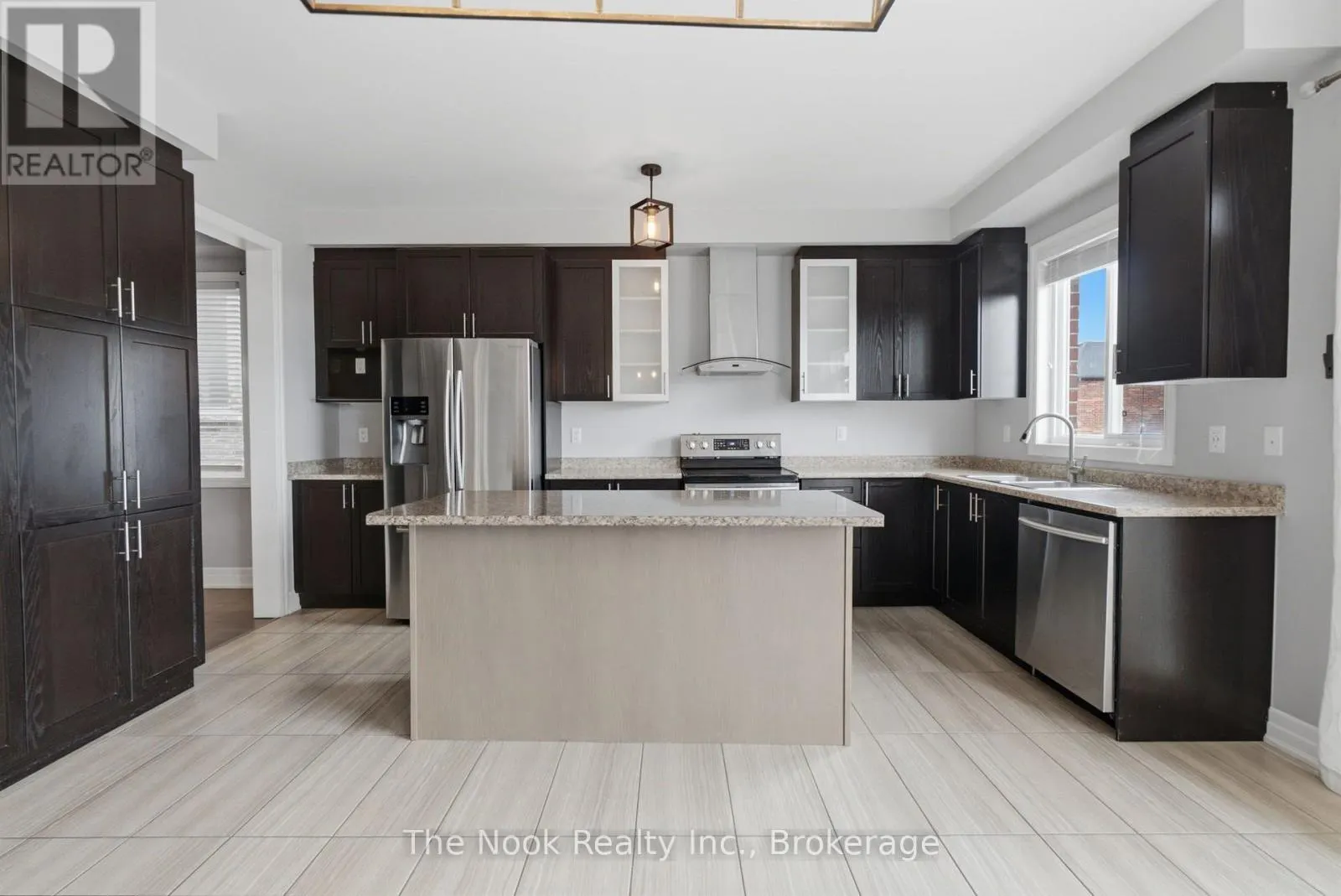 2507 STANDARDBRED DRIVE