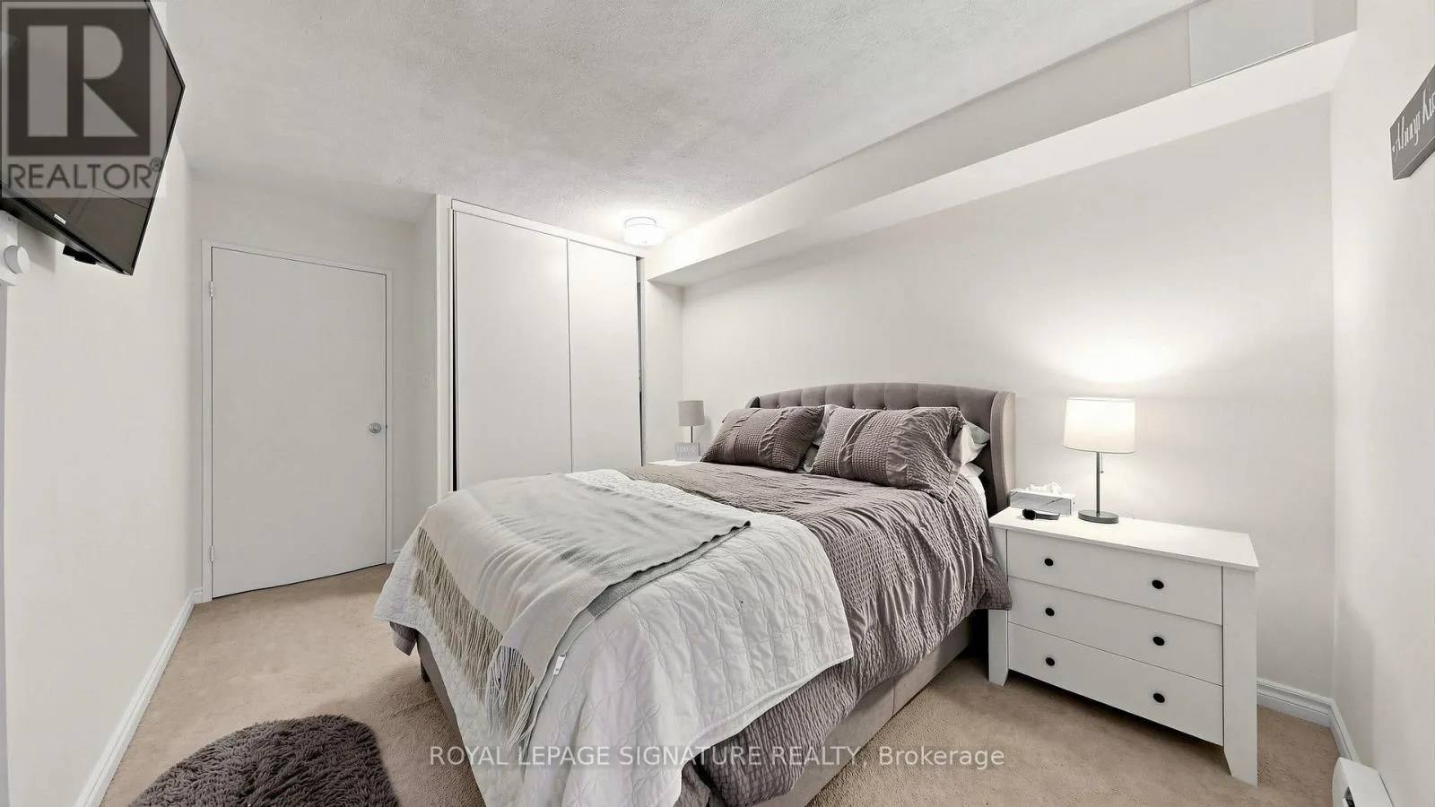 402 - 454 CENTRE STREET S