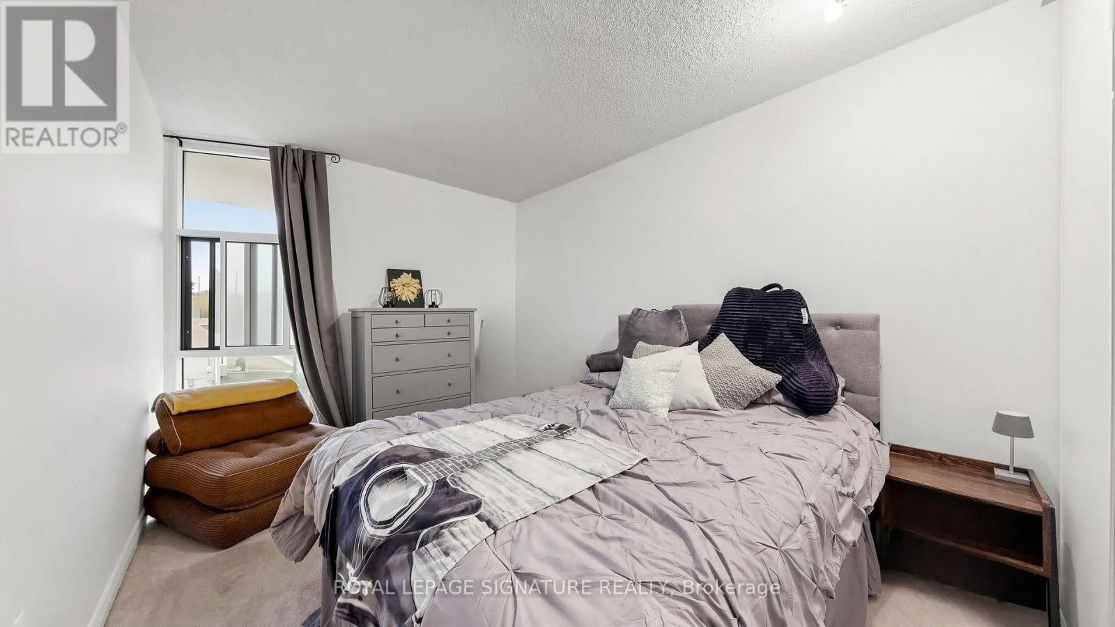 402 - 454 CENTRE STREET S