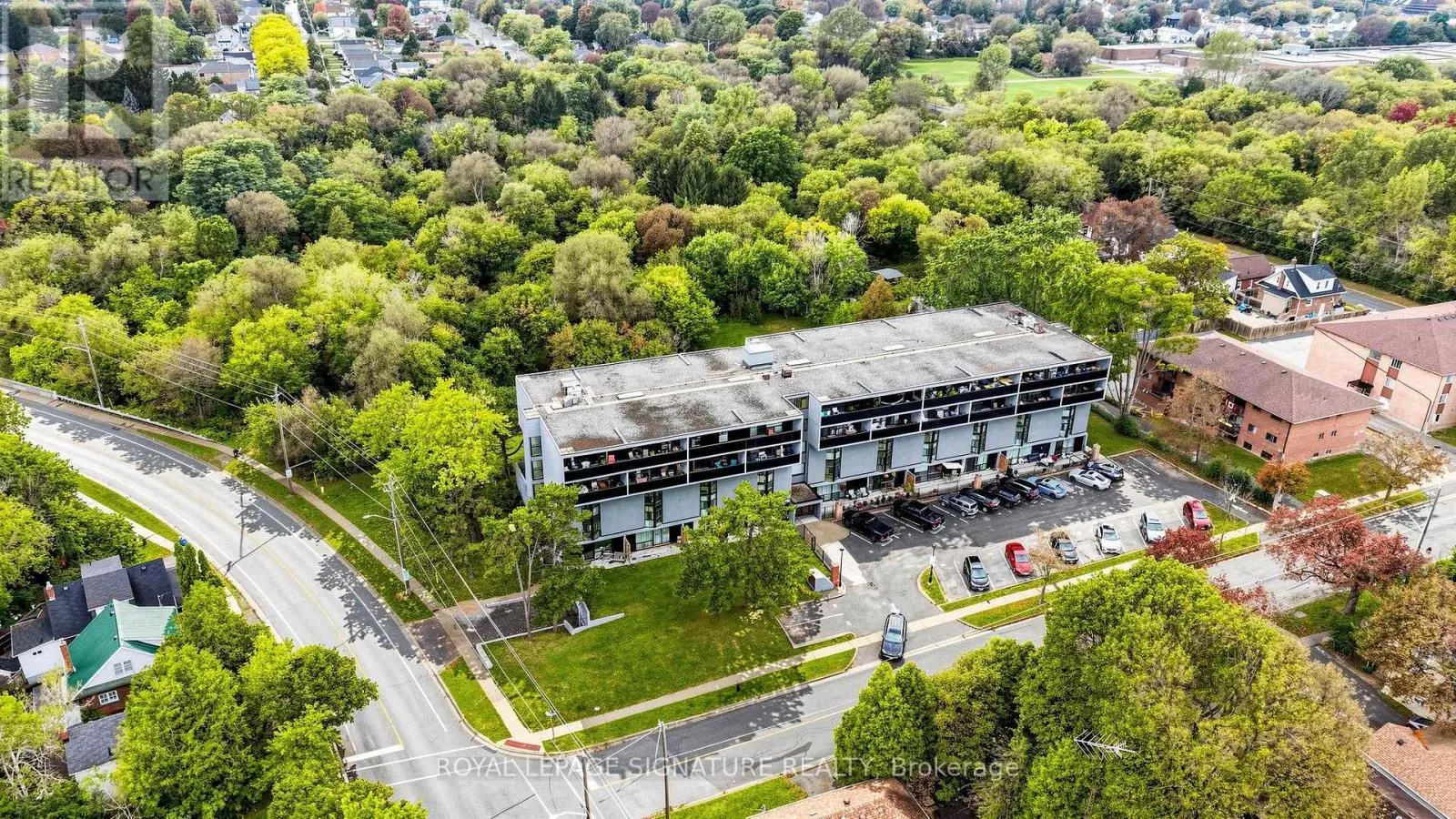 402 - 454 CENTRE STREET S