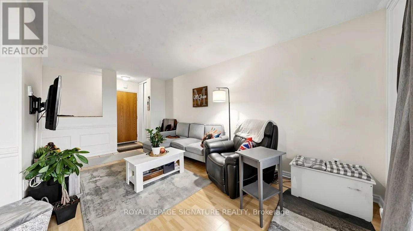 402 - 454 CENTRE STREET S