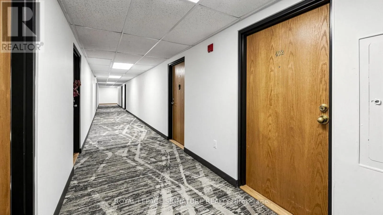 402 - 454 CENTRE STREET S