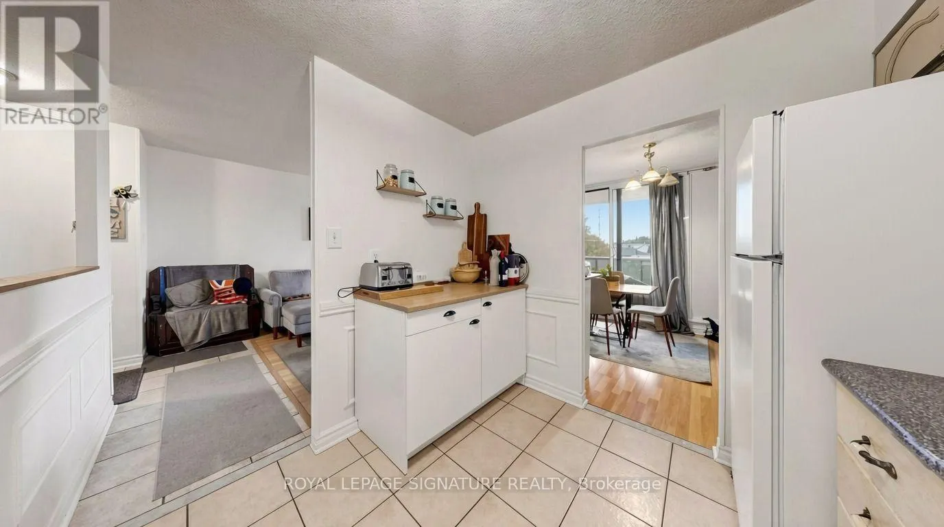 402 - 454 CENTRE STREET S