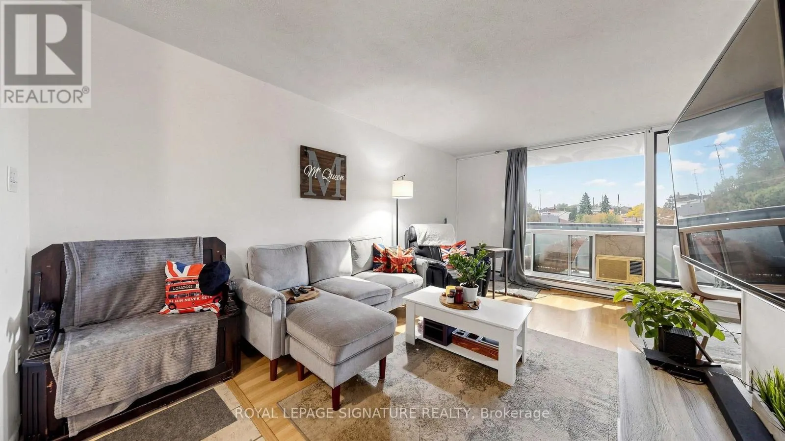 402 - 454 CENTRE STREET S