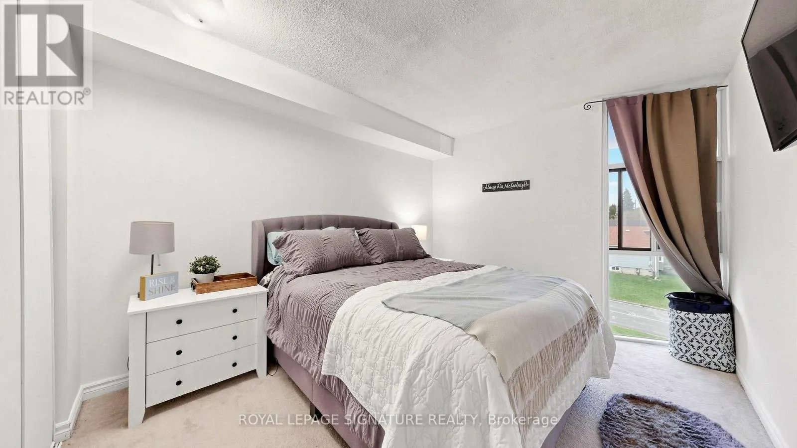 402 - 454 CENTRE STREET S
