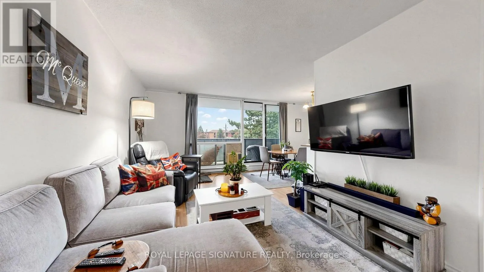 402 - 454 CENTRE STREET S