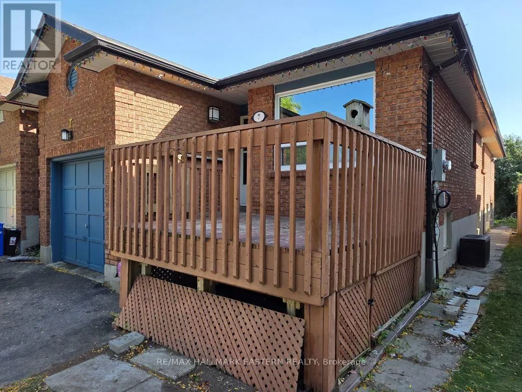 7 TURNBERRY CRESCENT