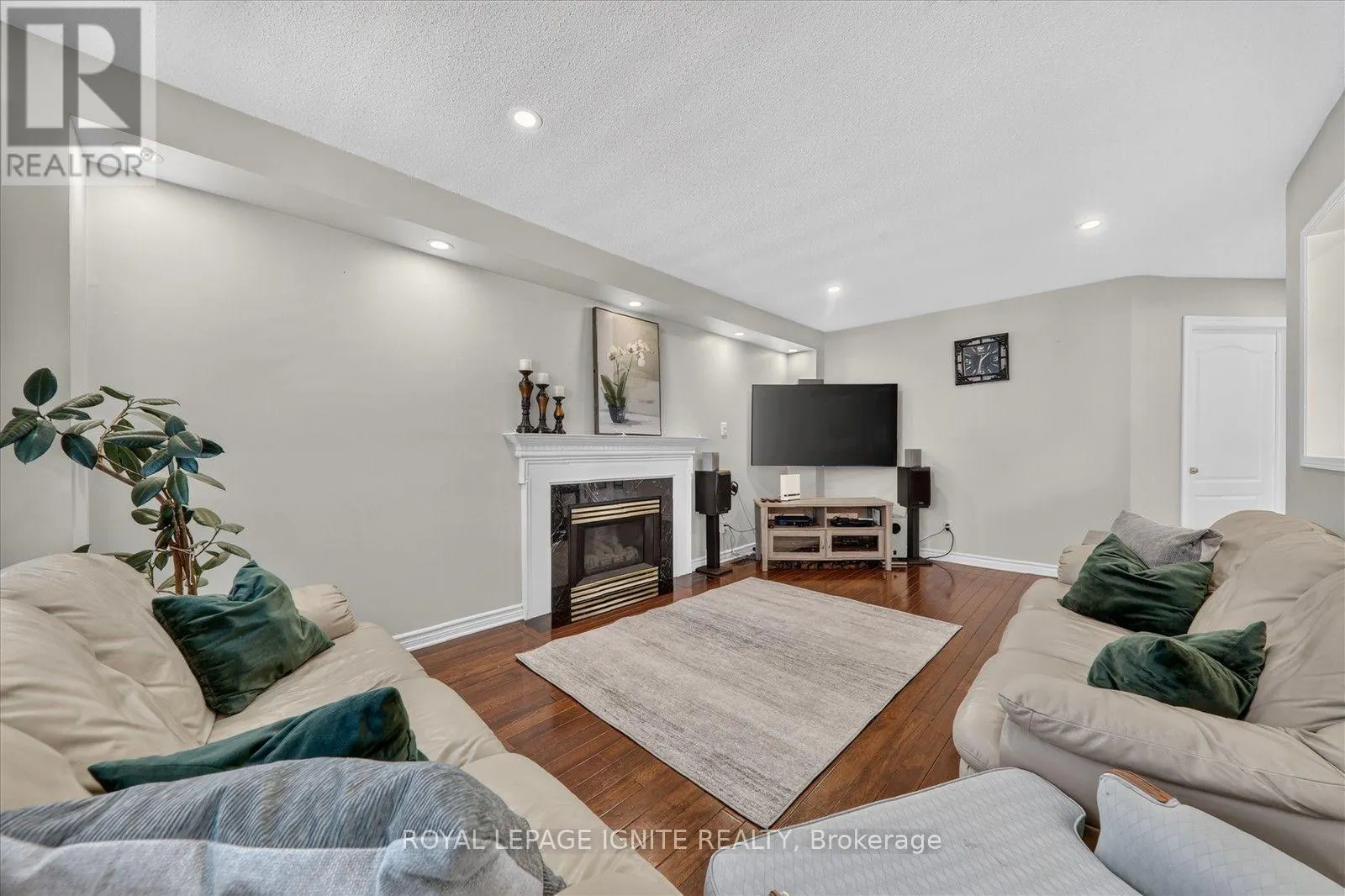 2015 VALEWOOD COURT