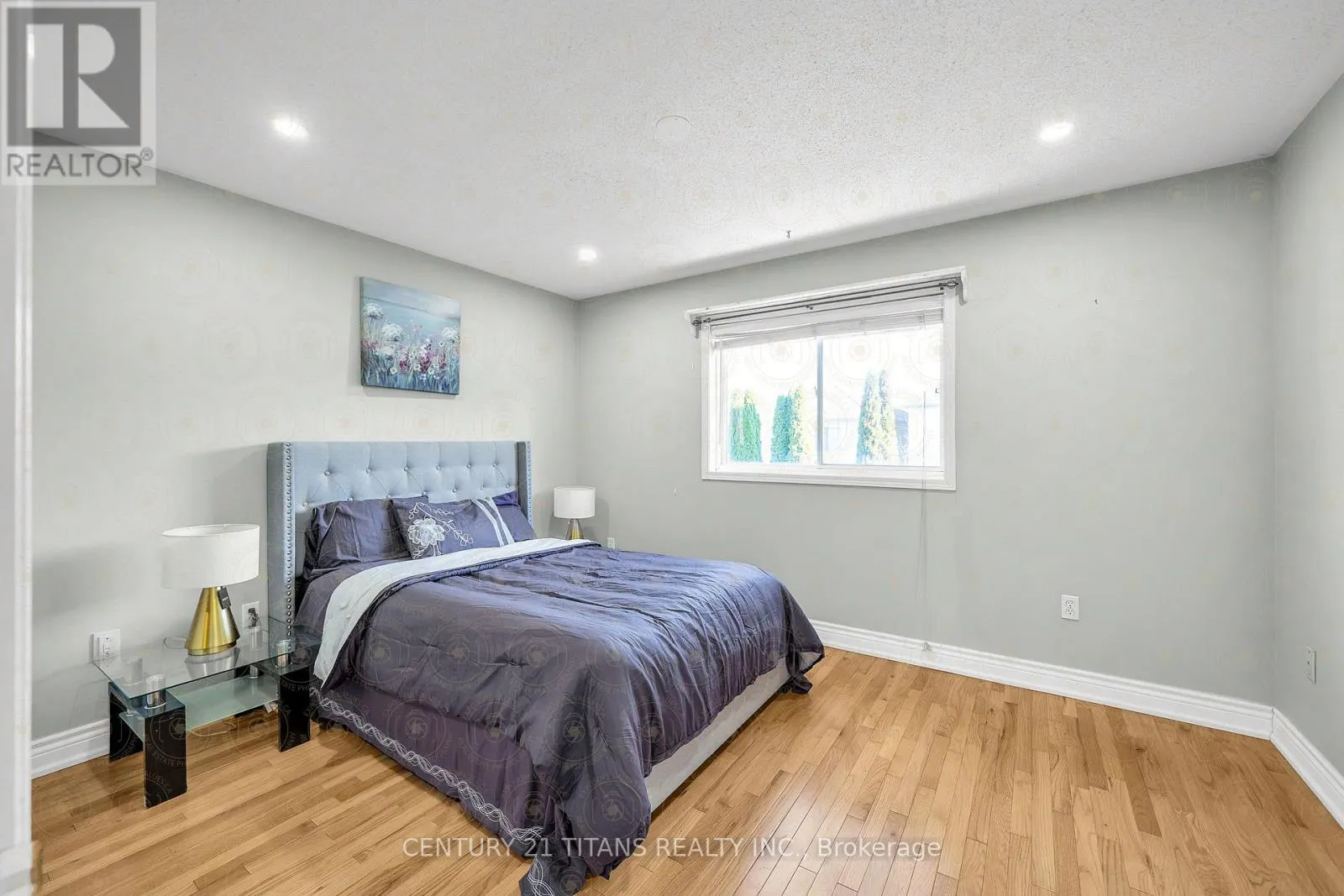 51 MARCHWOOD CRESCENT