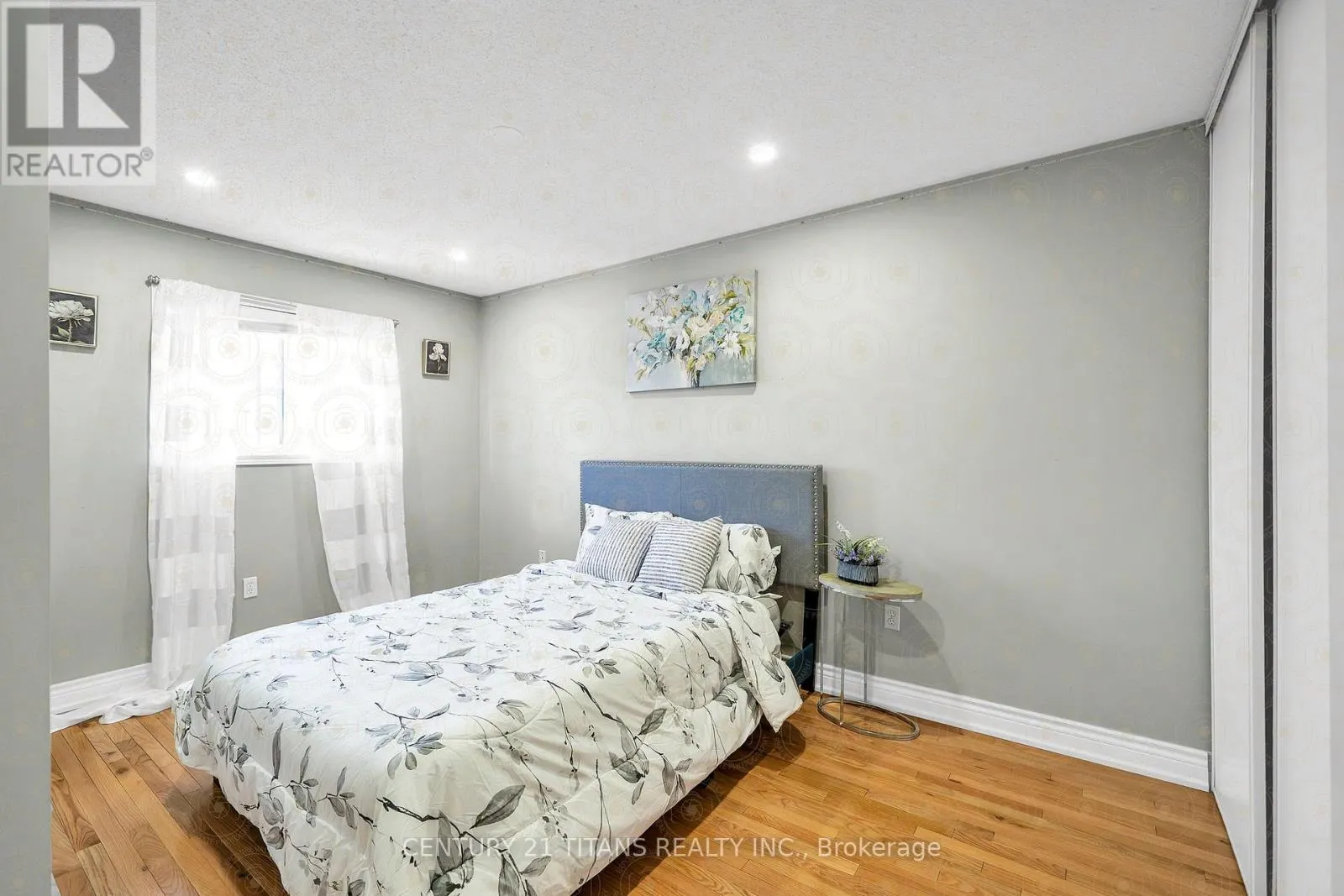 51 MARCHWOOD CRESCENT