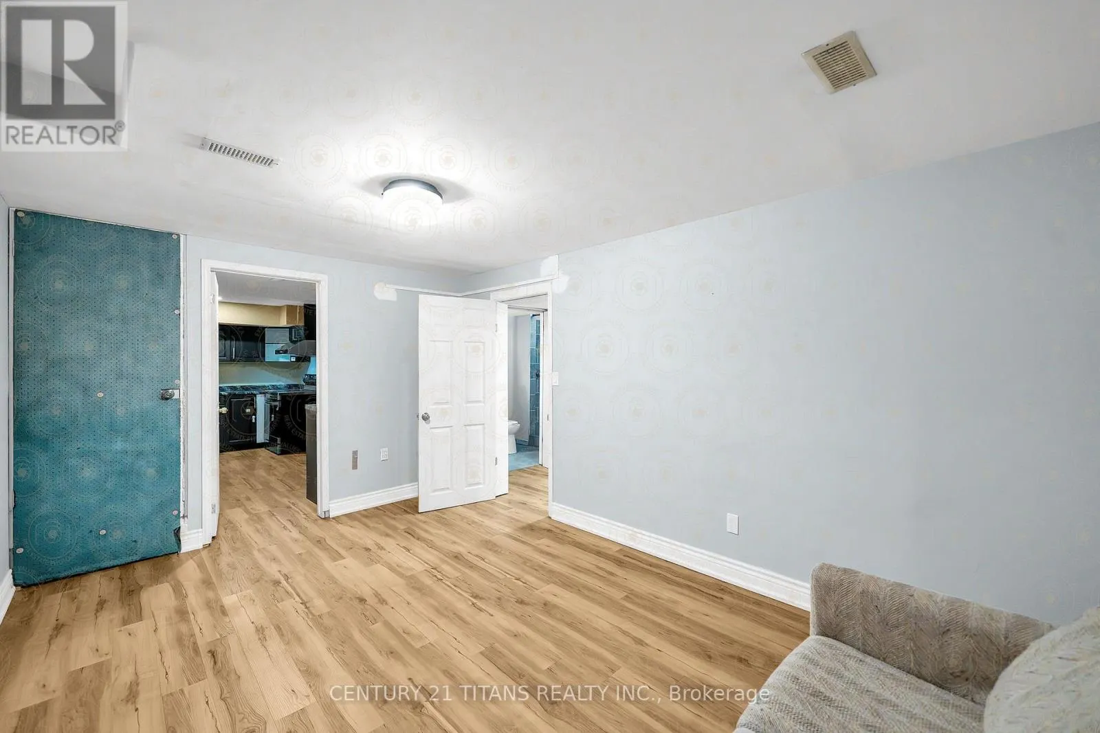 51 MARCHWOOD CRESCENT
