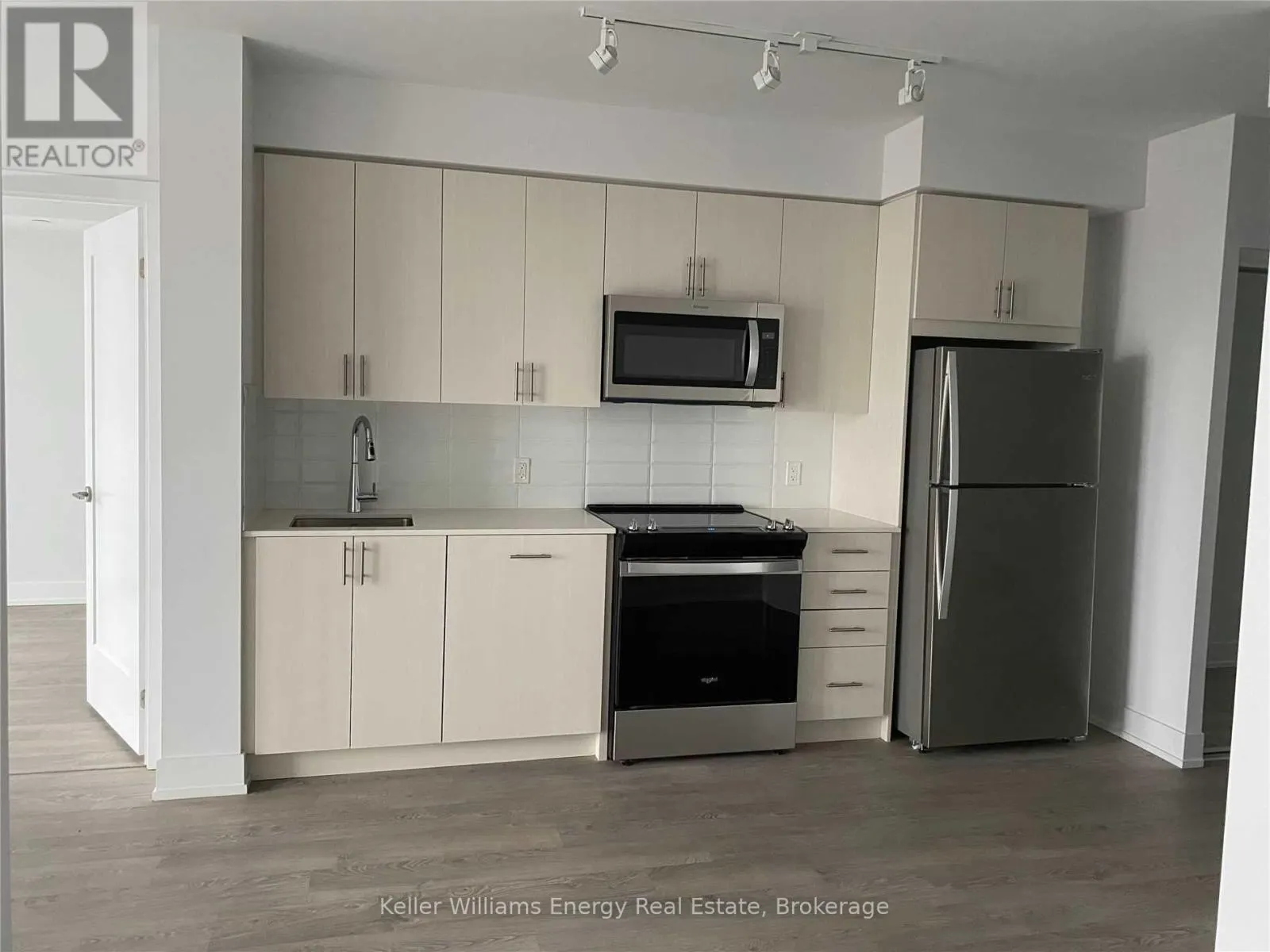604 - 2550 SIMCOE STREET N #604