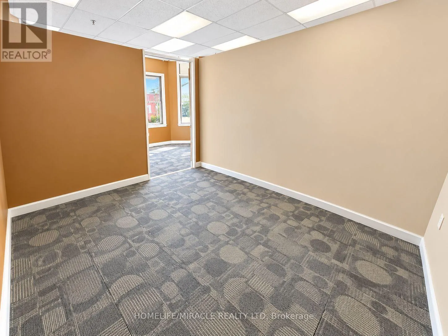 7 - 153 BROCK STREET N