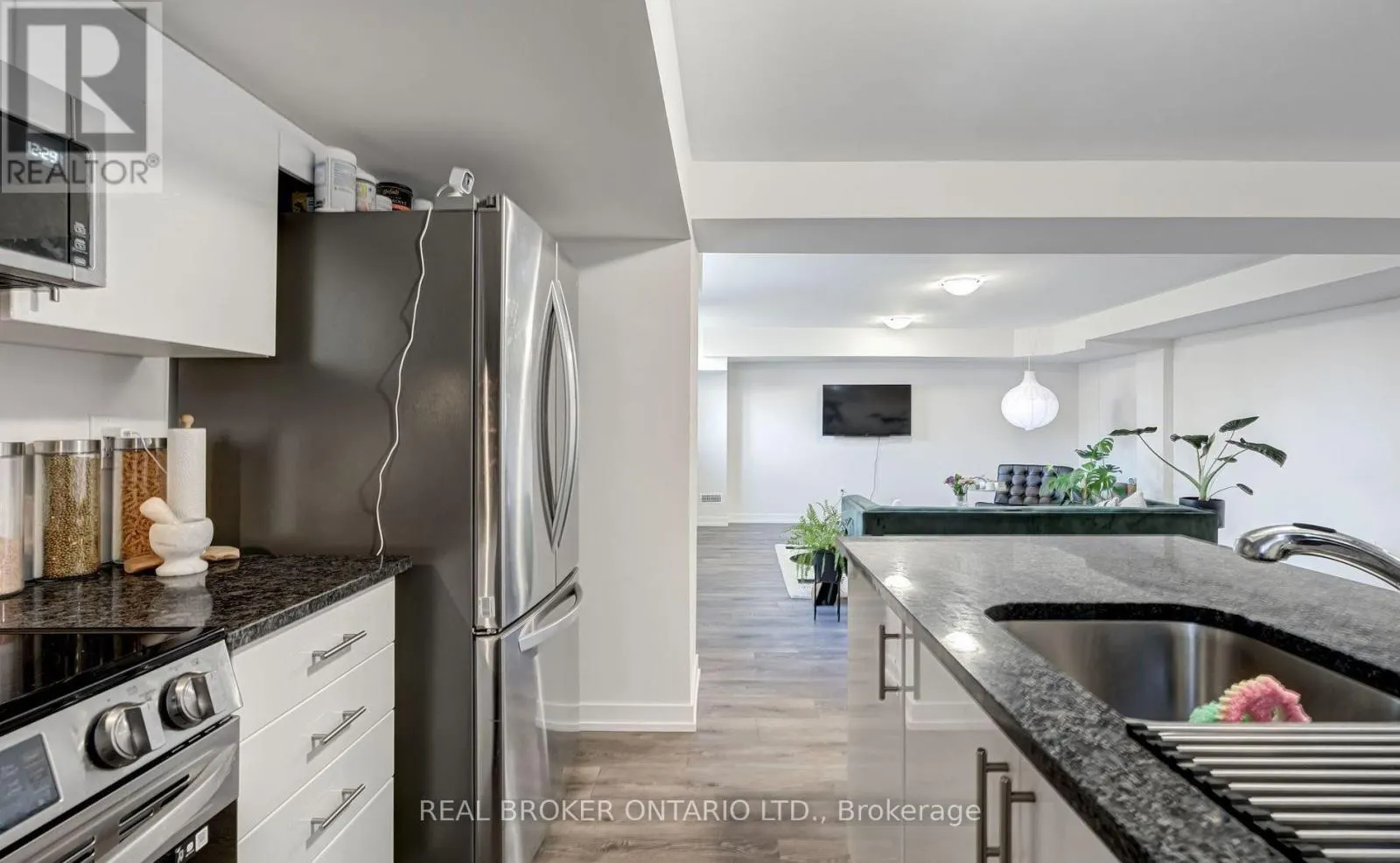 20A - 400 FINCH AVENUE