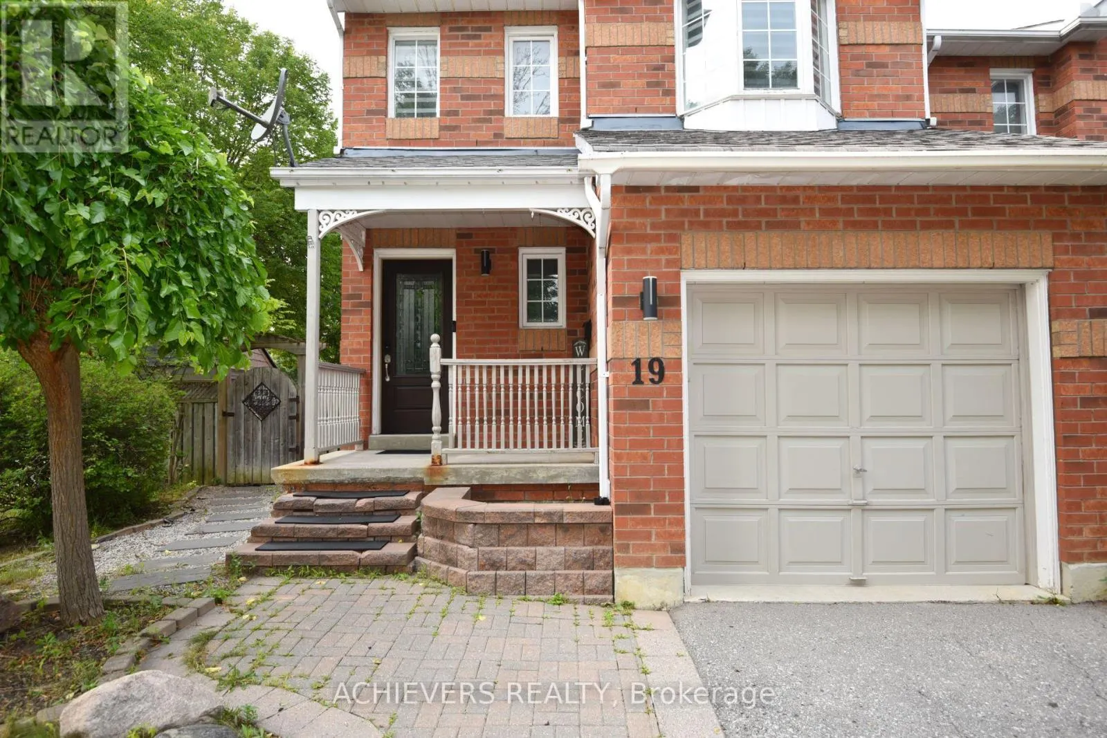 19 MCCULLOCK CRESCENT