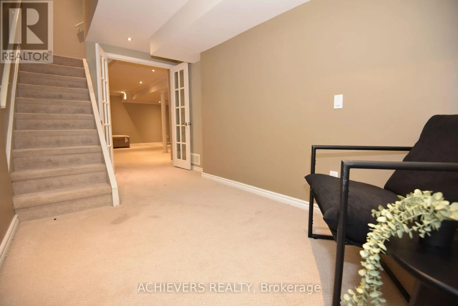 19 MCCULLOCK CRESCENT