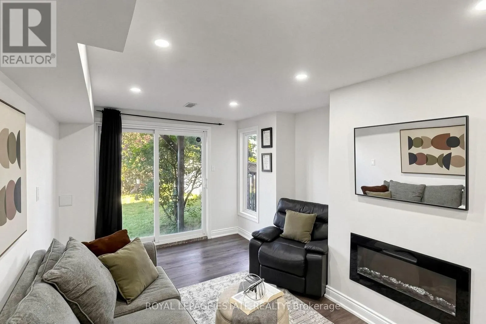 10 DOOLEY CRESCENT