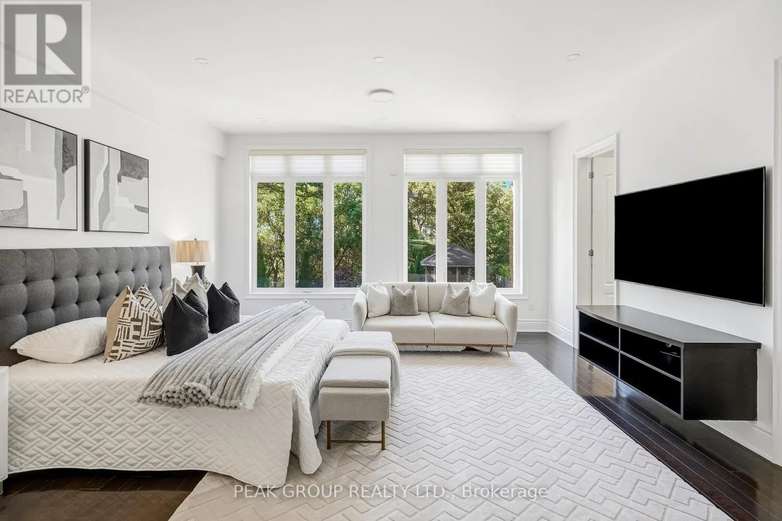492 ROUGEMOUNT DRIVE