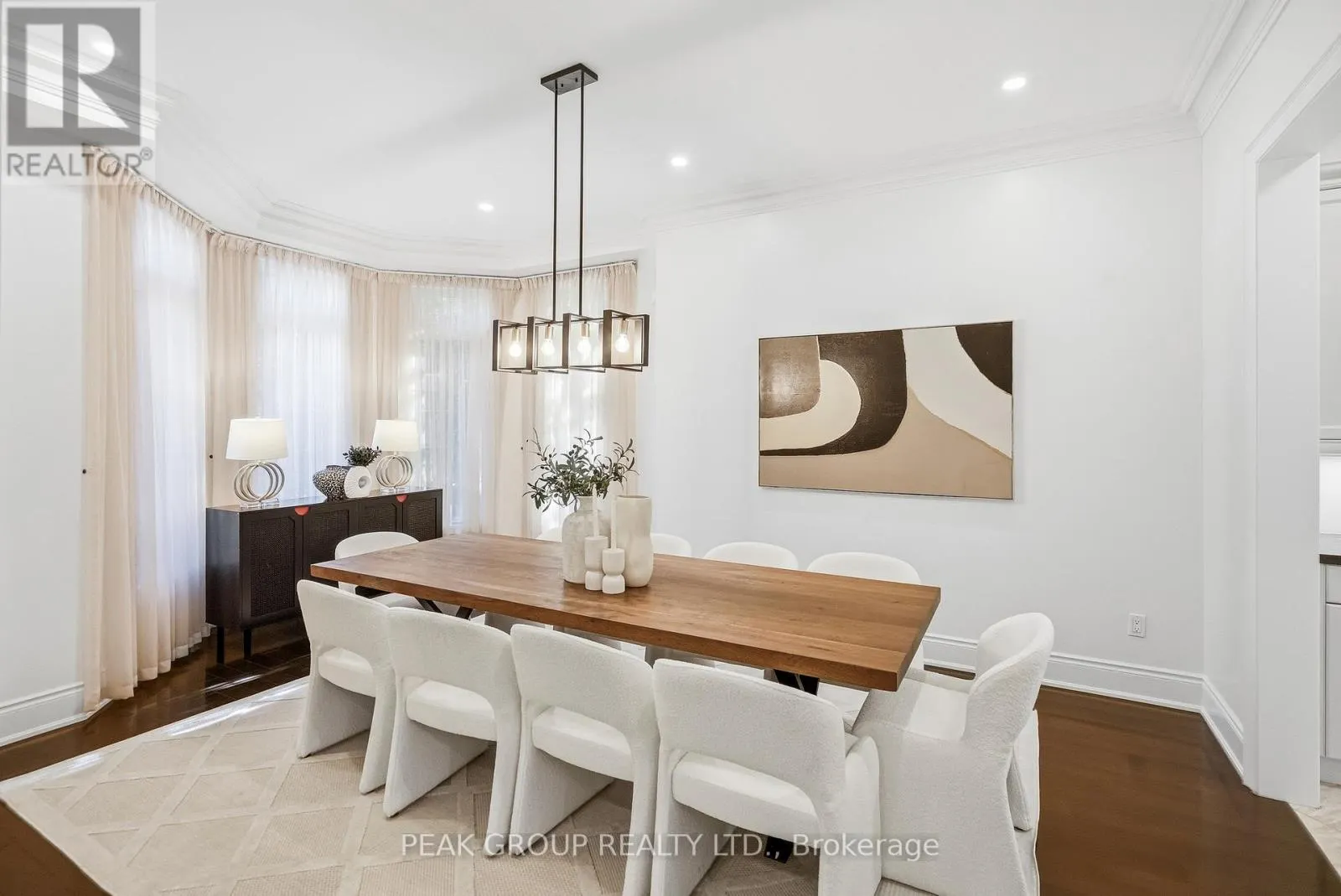 492 ROUGEMOUNT DRIVE