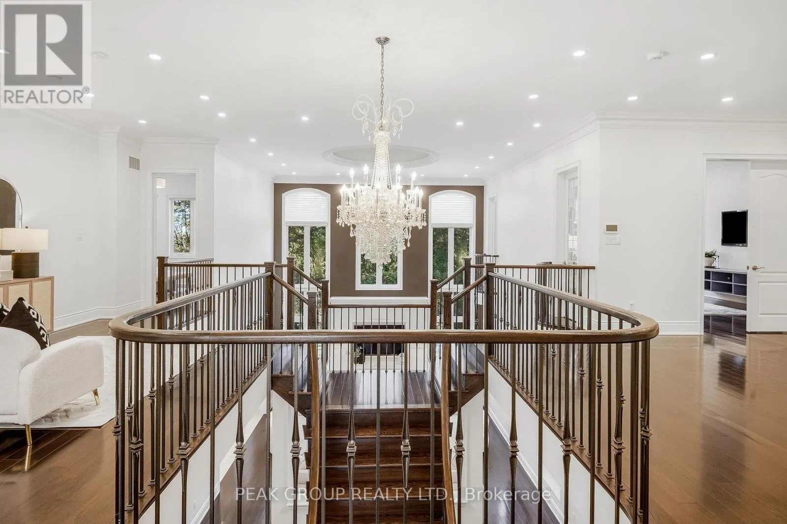 492 ROUGEMOUNT DRIVE