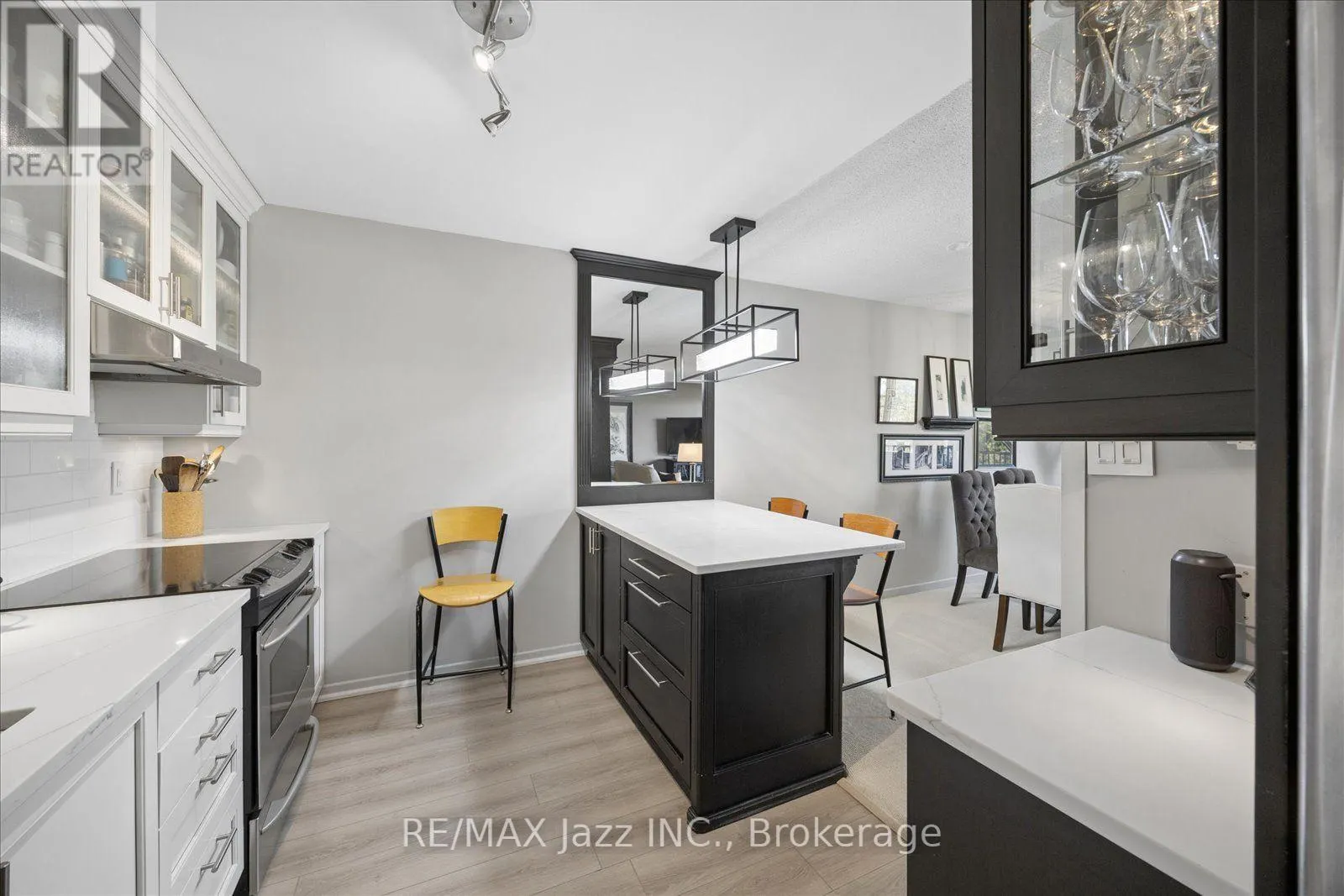 405 - 337 SIMCOE STREET N #405