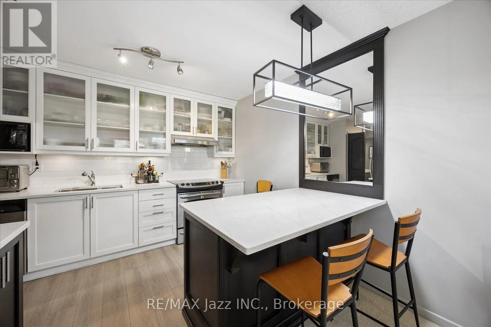 405 - 337 SIMCOE STREET N #405