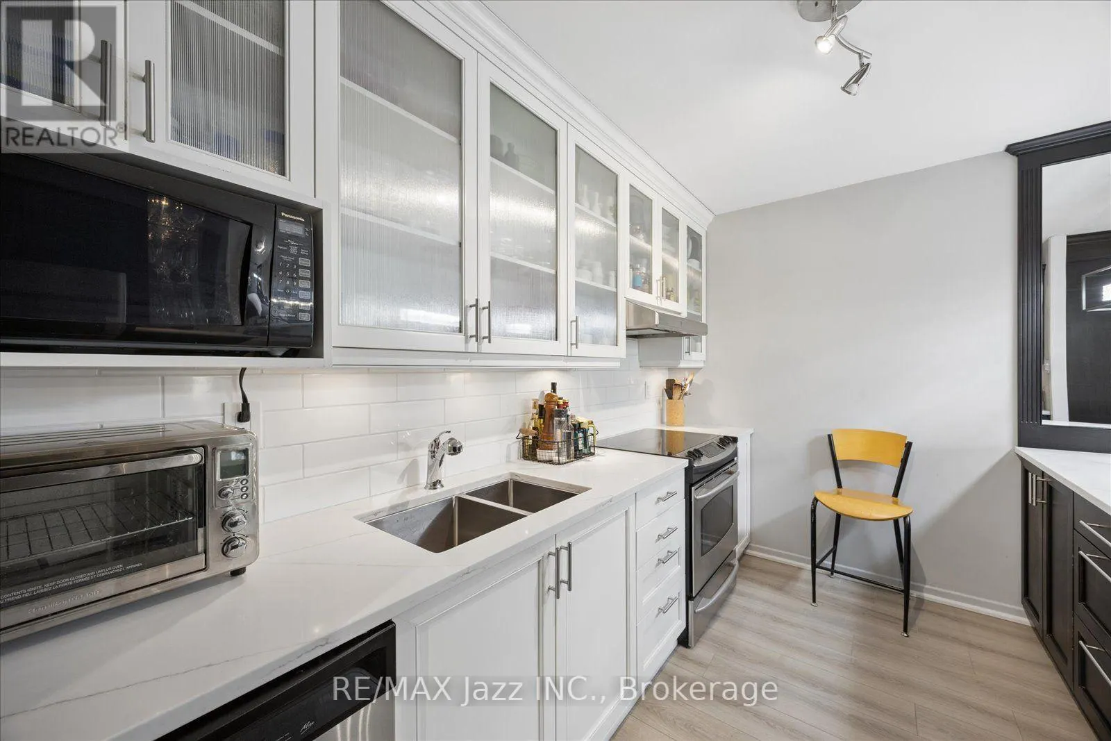 405 - 337 SIMCOE STREET N #405