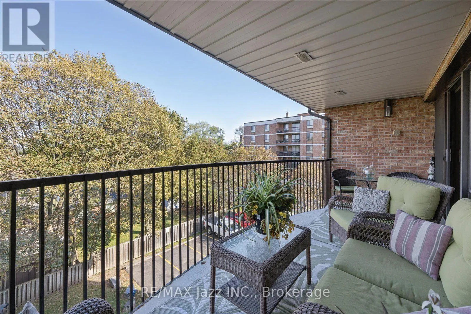 405 - 337 SIMCOE STREET N #405