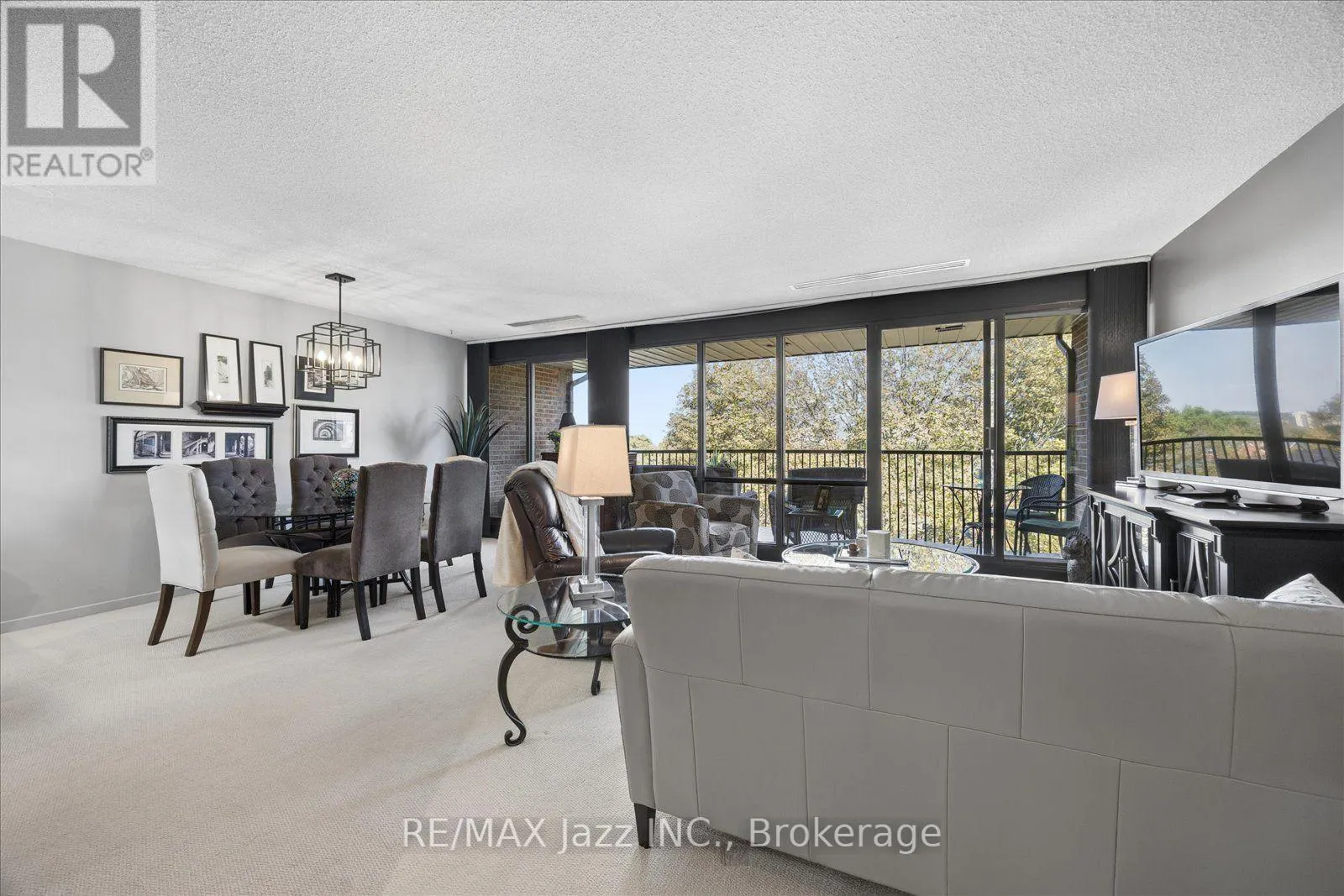 405 - 337 SIMCOE STREET N #405