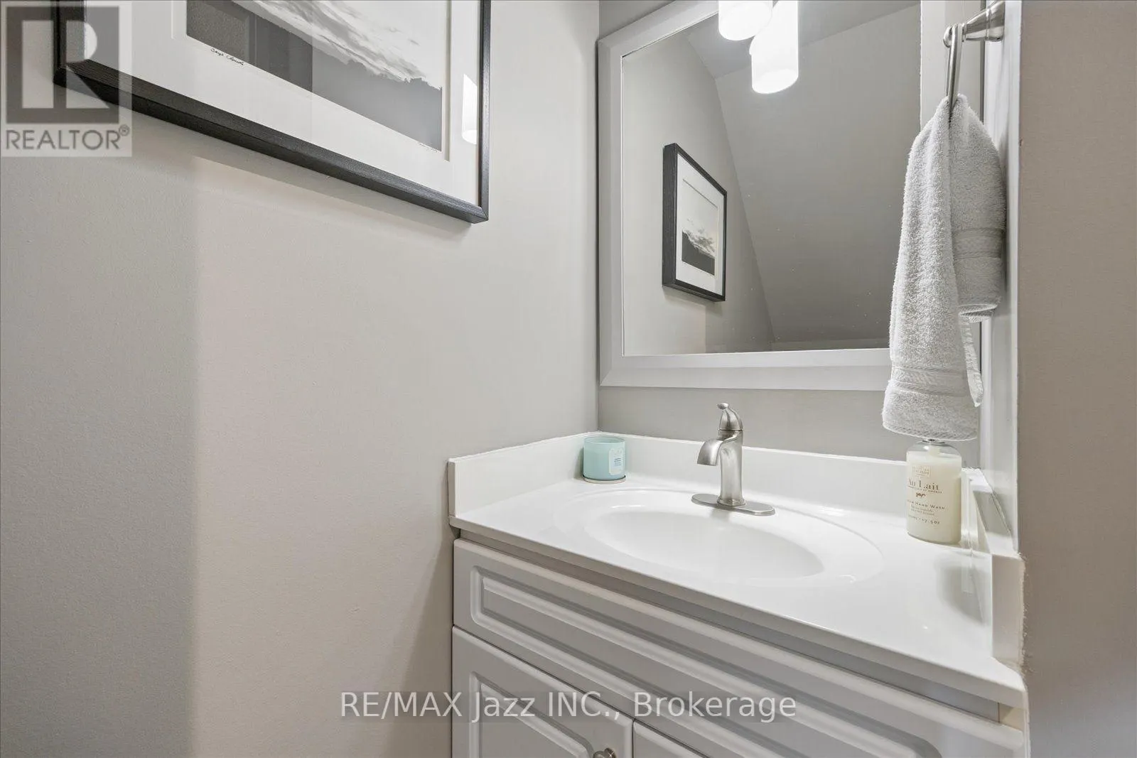 405 - 337 SIMCOE STREET N #405