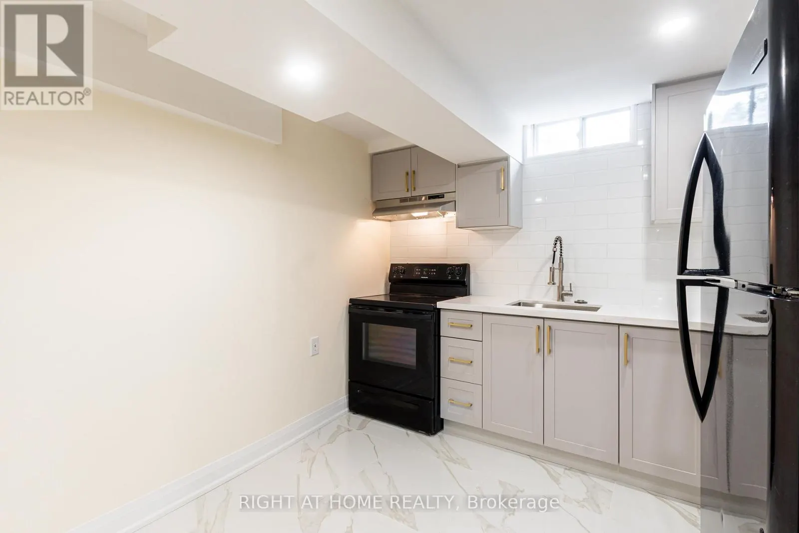 BASEMENT - 43 GREENBUSH PLACE